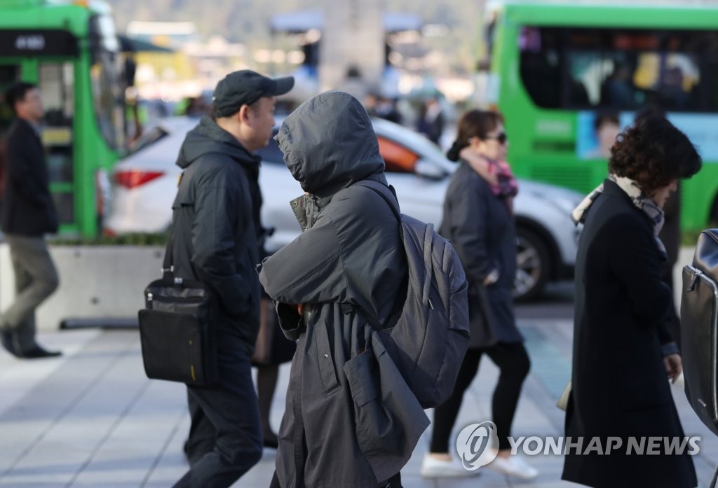 쌀쌀해진 날씨, 움츠러든 출근길
