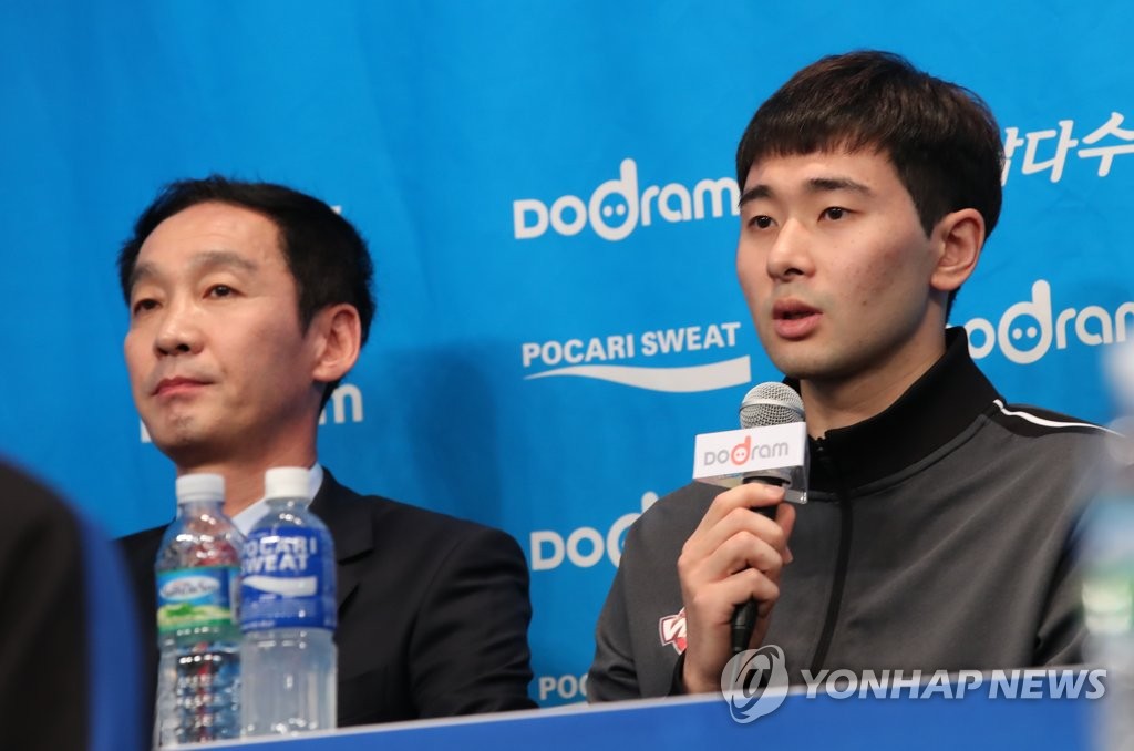 각오 밝히는 한국전력 김철수 감독과 노재욱