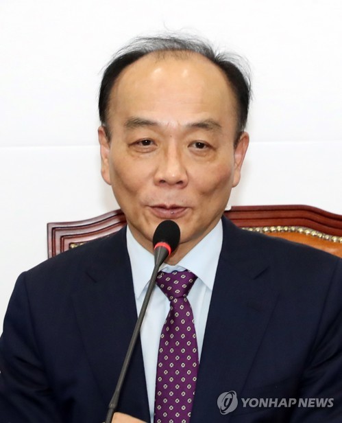 발언하는 전원책 변호사