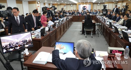 법사위, 문 대통령 발언으로 파행