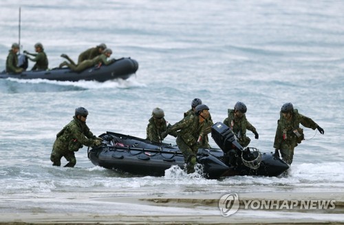 도서탈환 훈련하는 일본 수륙기동단