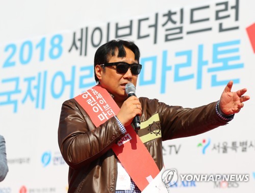 인사말하는 박철