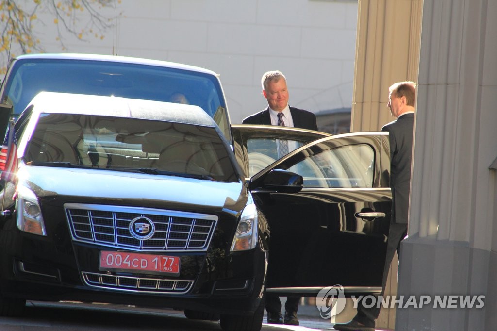 U.S. Special Representative for North Korea Stephen Biegun (L) leaves a Russian foreign ministry building in Moscow on Oct. 16, 2018, after meetings with his counterparts. (Yonhap)