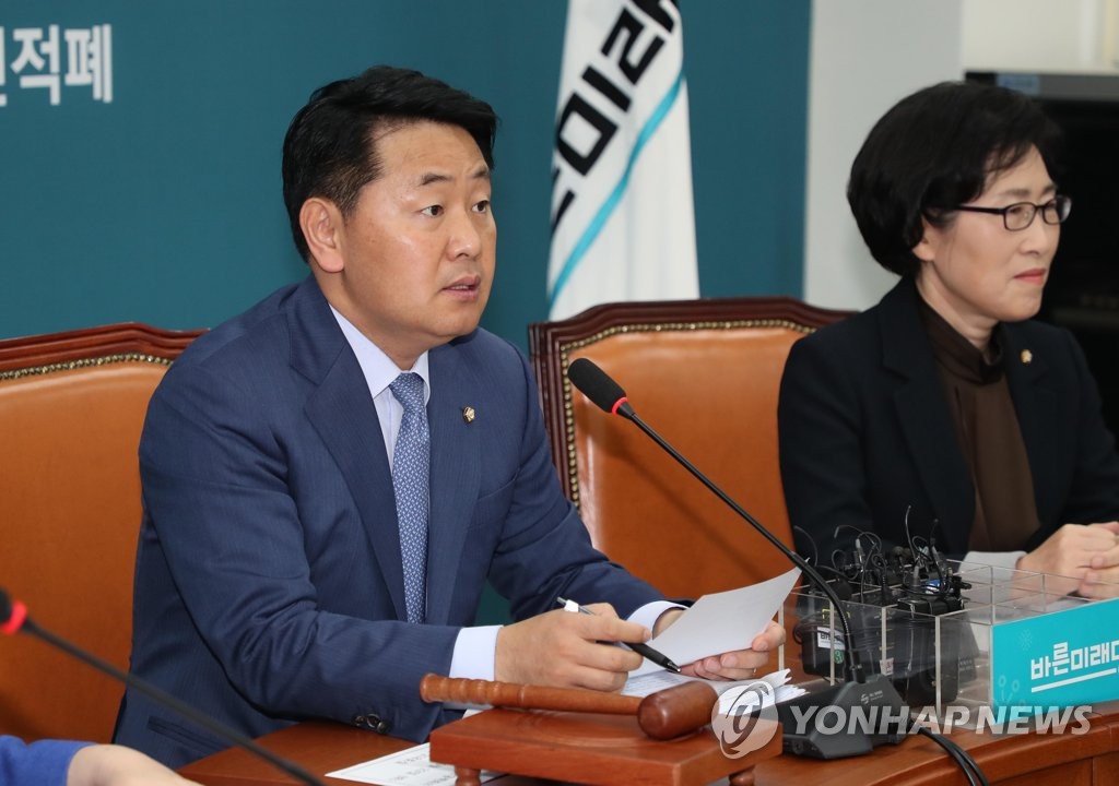 국감대책회의에서 발언하는 김관영 원내대표