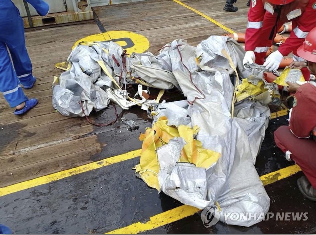 인니 라이온에어 여객기 추락 해상서 잔해 발견