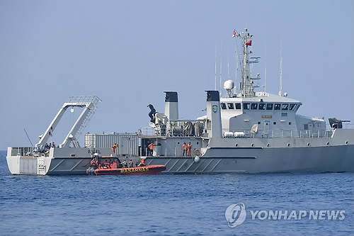 인도네시아 추락 여객기 동체 추정 물체 해저서 포착