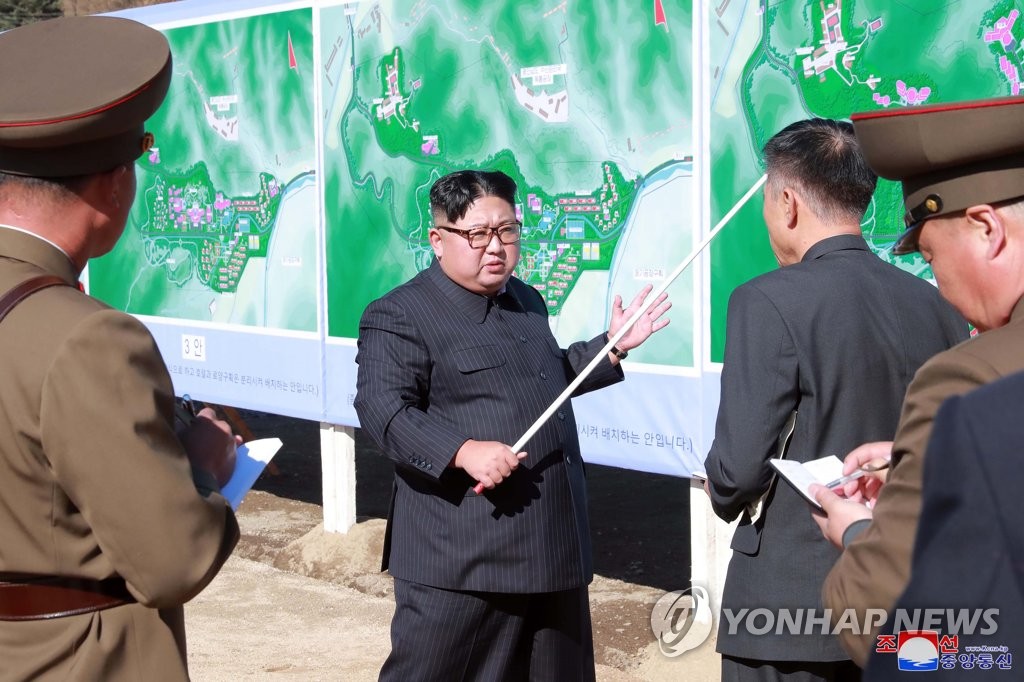 김정은, 양덕군 온천관광지구 현지지도