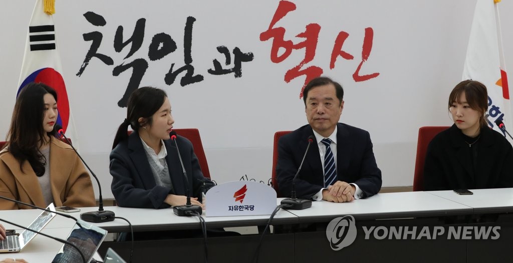음주운전 피해자 윤창호 군 친구들과 면담하는 김병준