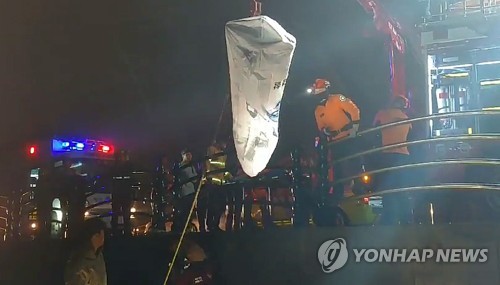 제주항서 발견된 '숨진 세살 여아' 엄마 추정 시신