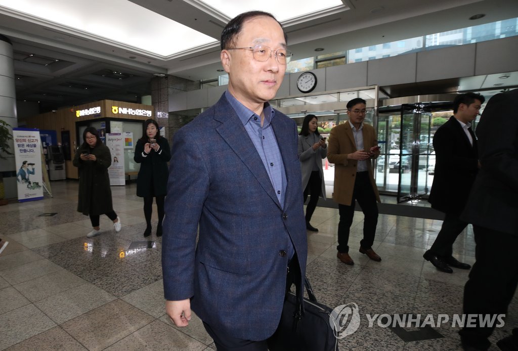출근하는 홍남기 부총리 후보자