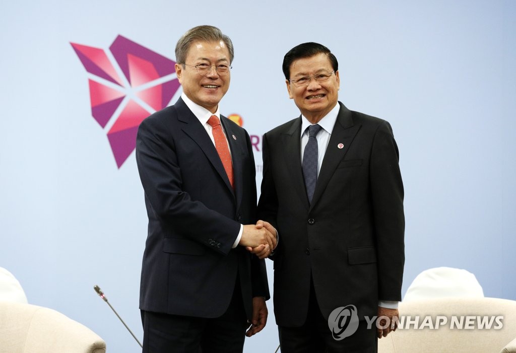 악수하는 한-라오스 정상
