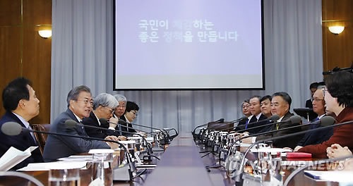 문 대통령, 정책위ㆍ자문기구 위원들과 함께