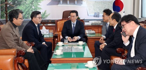 한자리에 모인 기재위 여야간사