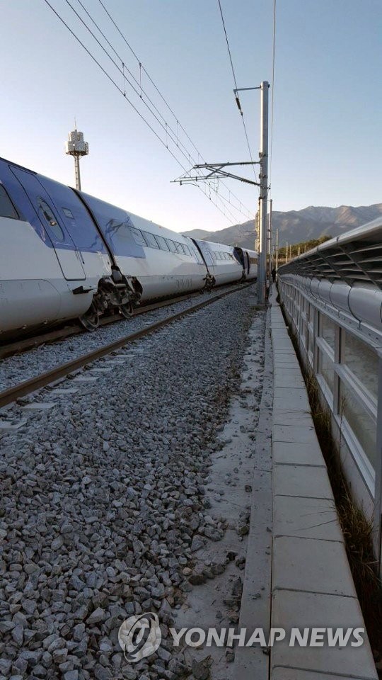 탈선한 KTX 열차