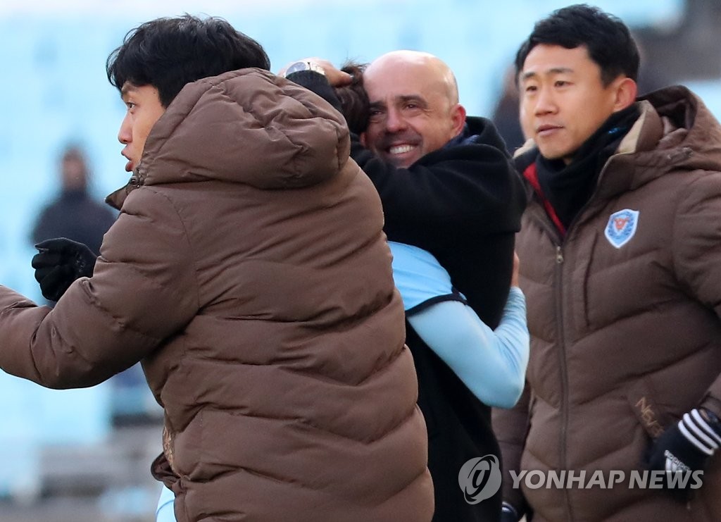 환호하는 대구
