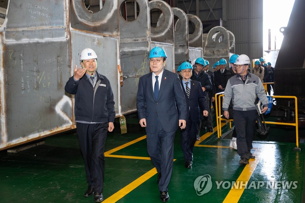 조선업 현장 찾은 최종구 금융위원장