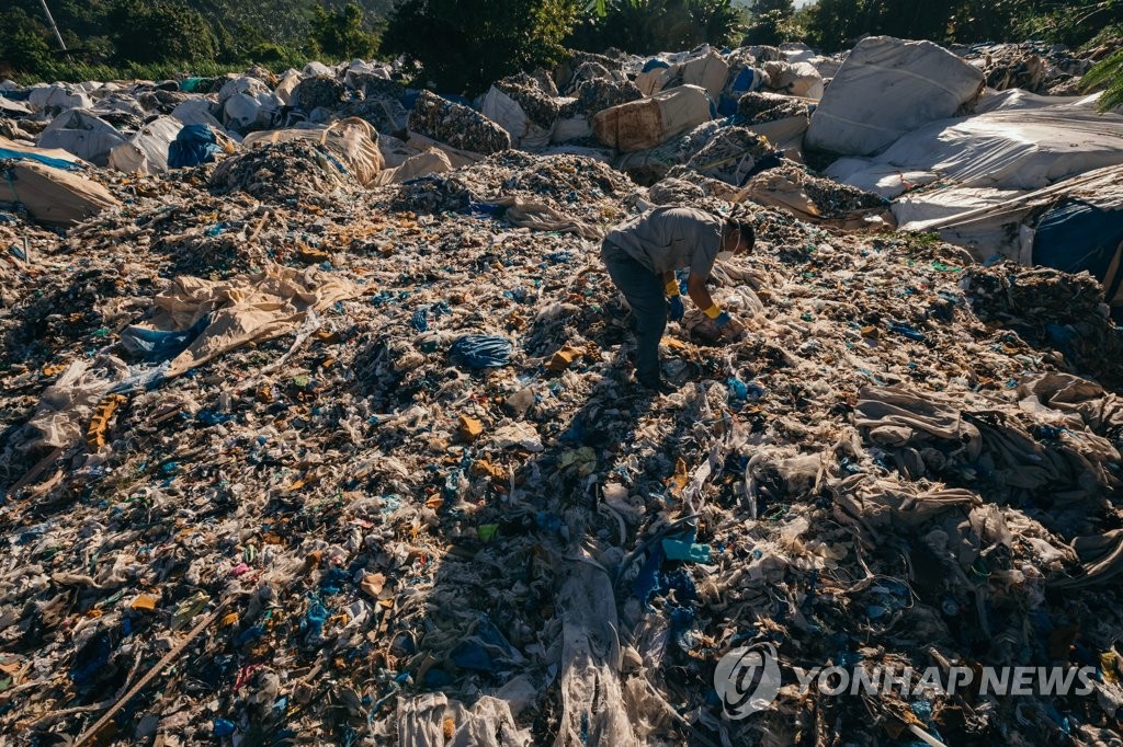 필리핀 민다나오섬에 쌓여있는 '불법 수출' 한국발 쓰레기