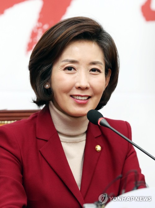 밝은 표정의 나경원 신임 원내대표