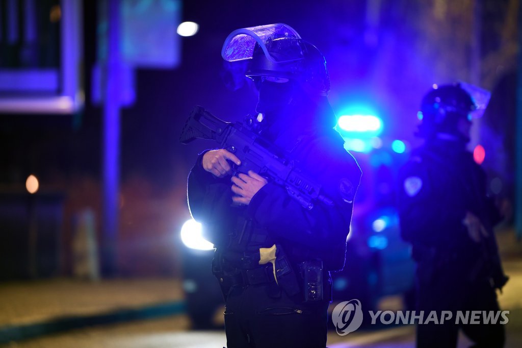 佛경찰, 스트라스부르 총격현장 순찰