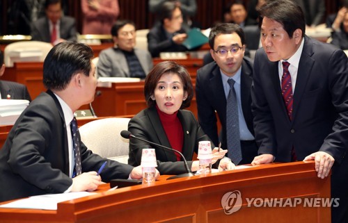 얘기하는 한국당 신임 원내지도부