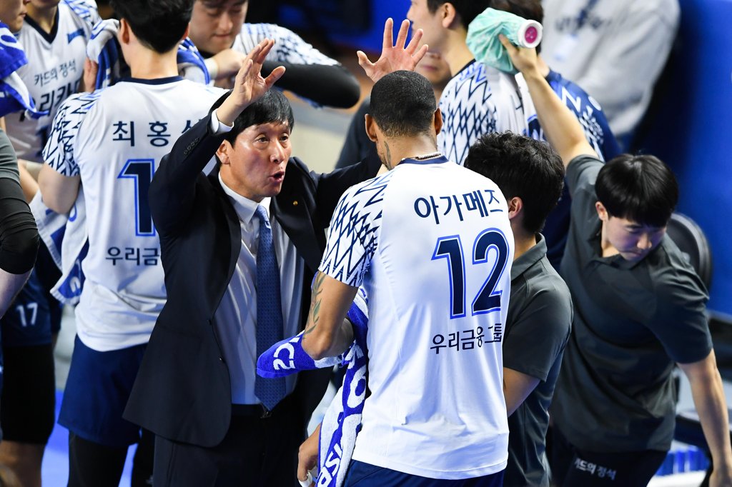 신영철 감독, 아가메즈와 하이파이브