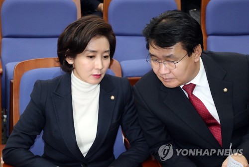 대화하는 나경원-정용기