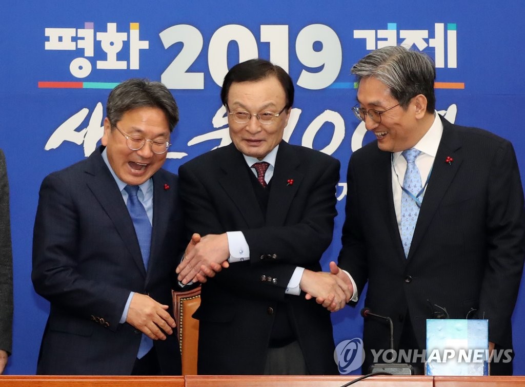 손잡고 사진 촬영하는 이해찬, 노영민, 강기정