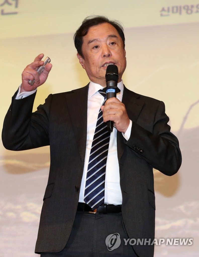 부산 찾아 대학생 앞에서 강연하는 김병준