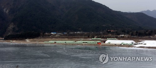 인제 빙어축제…"반갑다 반짝 추위"