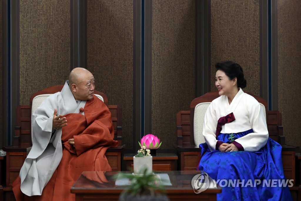 First lady attends Buddhist ritual for new year First lady attends Buddhist ritual for new year