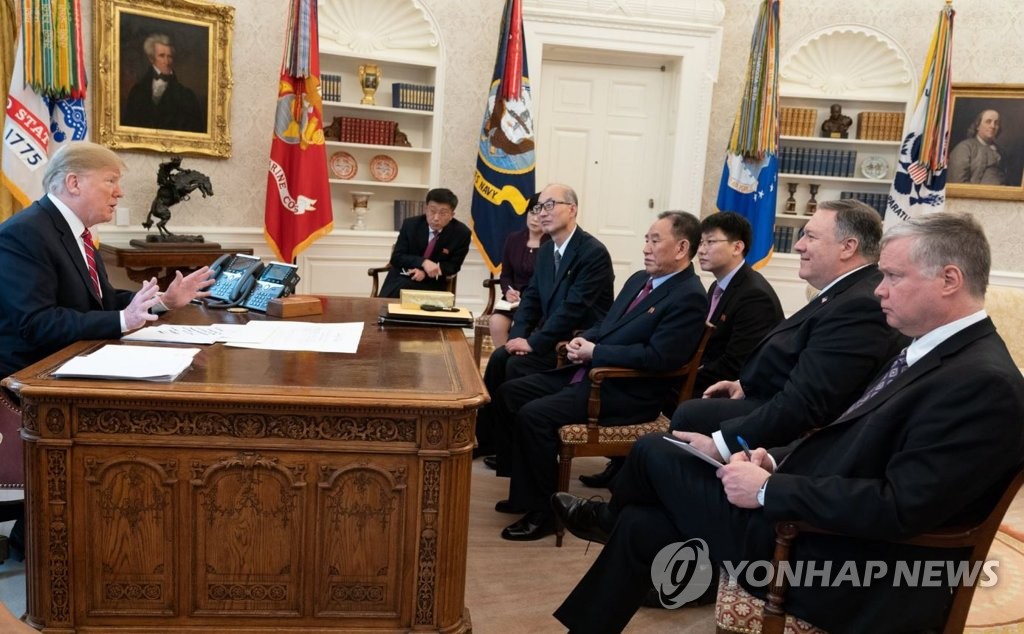 김영철과 대화하는 트럼프