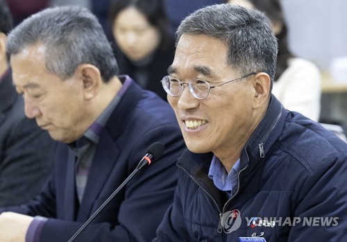 모두발언하는 김주영 위원장