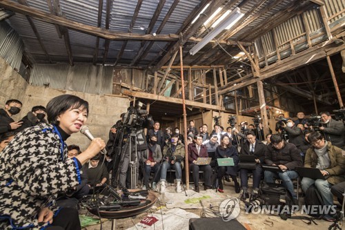 손혜원, 적극적으로 의혹 해명