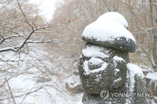 눈 모자 쓴 돌하르방