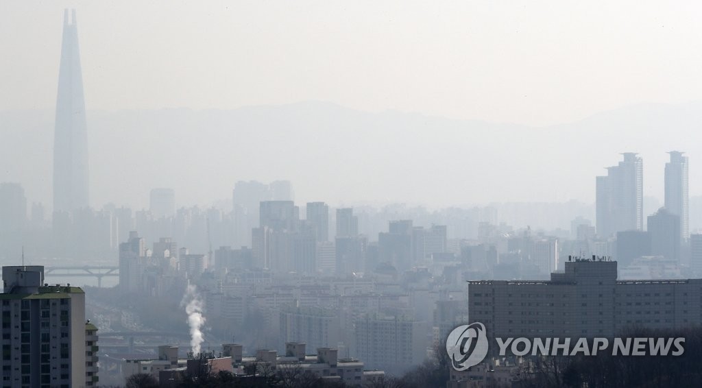 미세먼지 속에서 맞이한 설연휴
