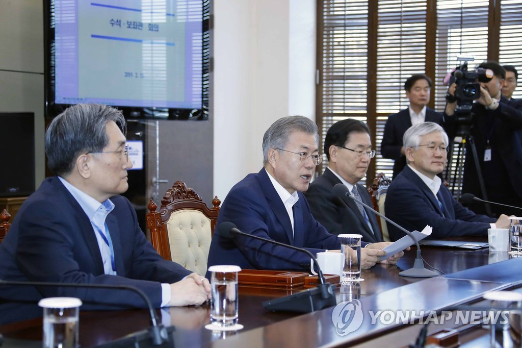 수석ㆍ보좌관회의 주재하는 문 대통령