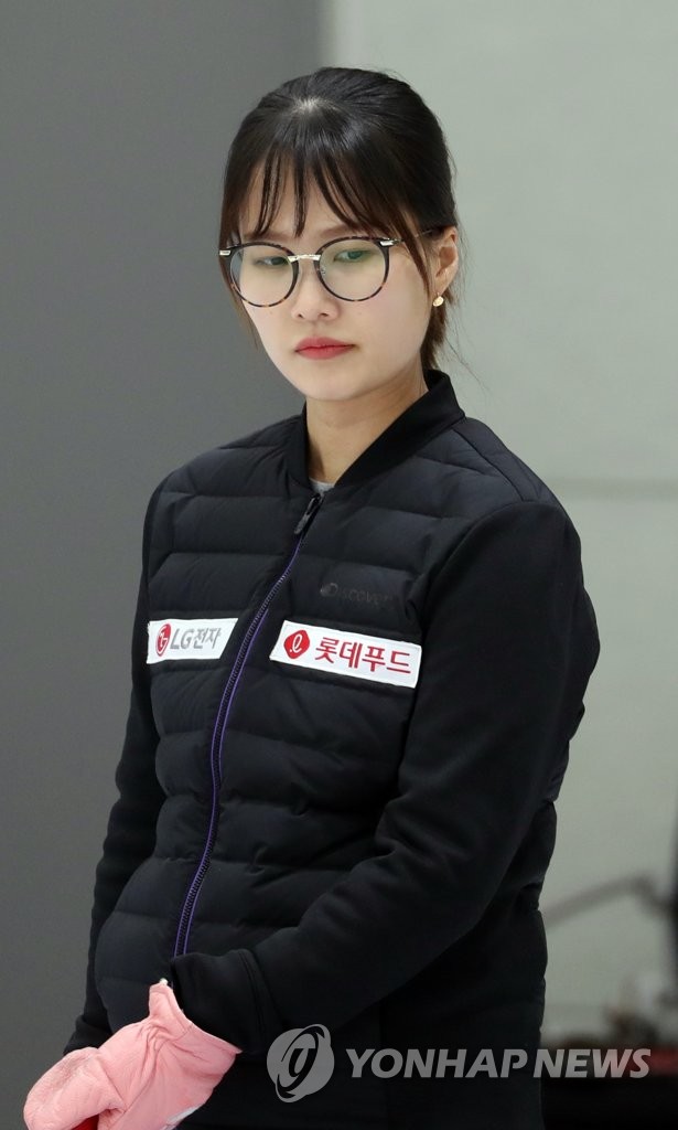 '생각하는 안경 선배'