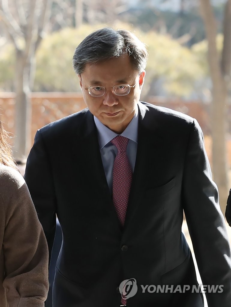우병우, 석방 후 첫 속행공판 출석