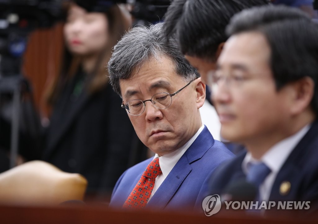 보고 받는 통상교섭본부장