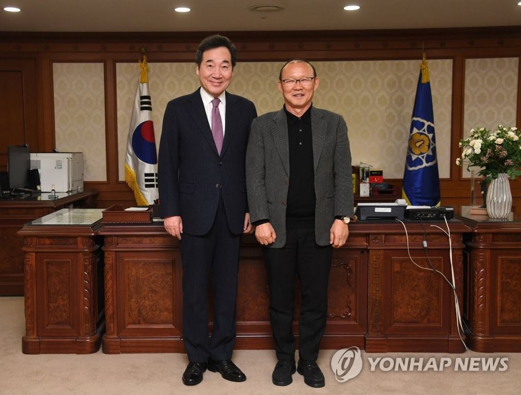 박항서 감독 만난 이낙연 총리