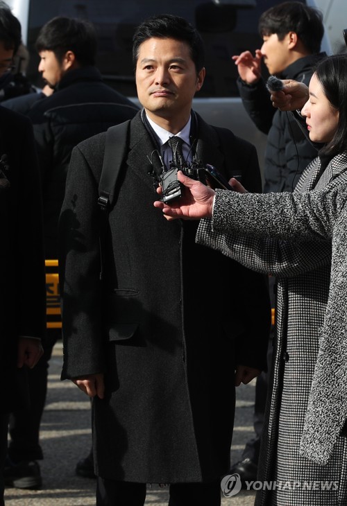 수원지검 출석한 김태우 전 수사관