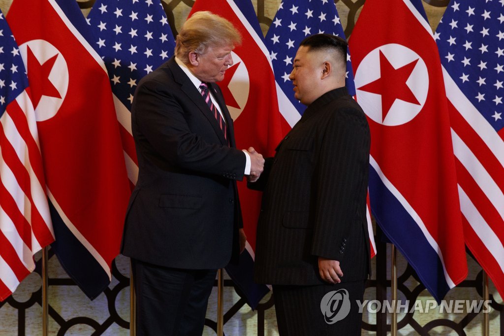 더욱 가까워진 북미 정상…8개월 만에 재회
