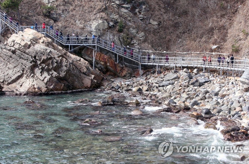 '주말엔 바다' 동해안 찾은 행락객들
