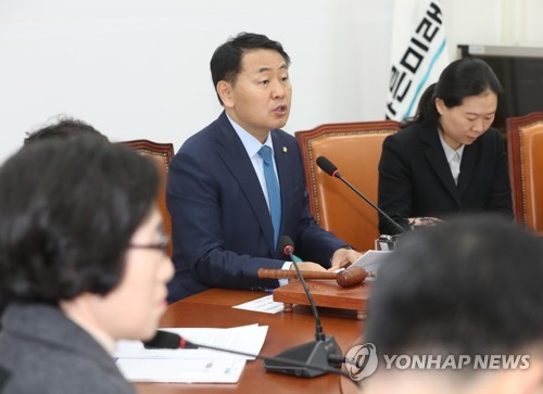 원내정책회의에서 발언하는 김관영 원내대표
