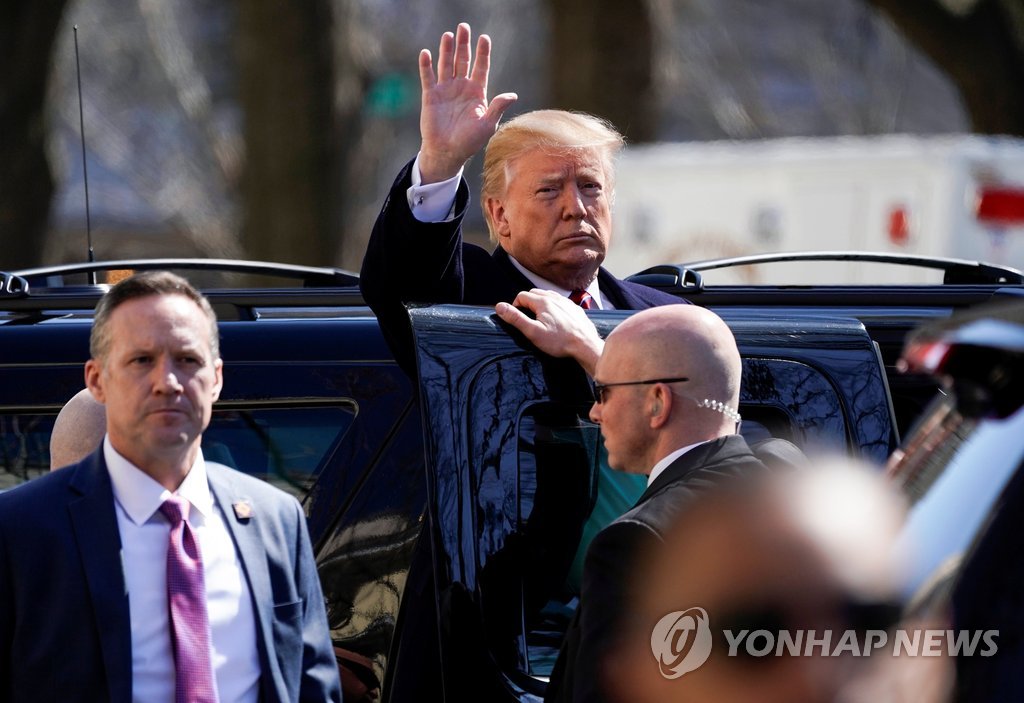 예배 마친 트럼프…北 최선희 회견 후 무대응