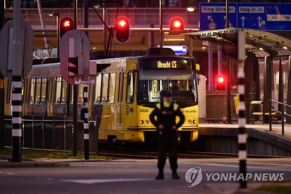 和 위트레흐트 총격 발생 트램…3명 사망 5명 부상, 터키출신 용의자 검거