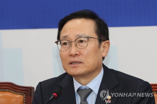 발언하는 홍영표 원내대표