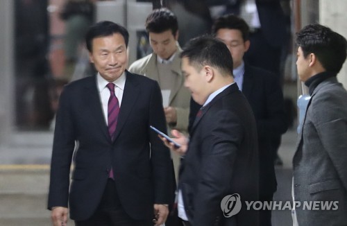 의원총회에 다시 들어가는 손학규