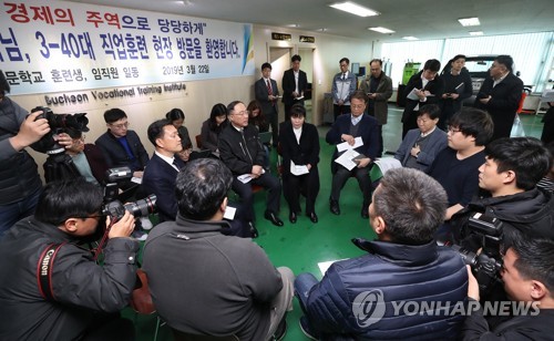 홍남기 경제부총리, 직업 현장 방문ㆍ소통