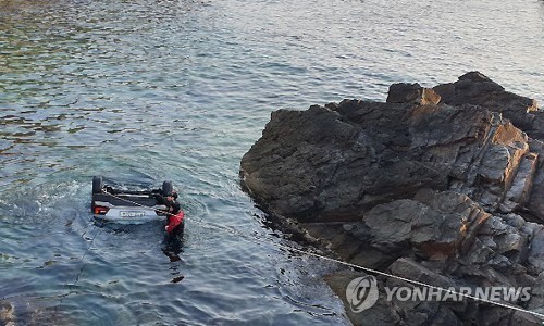 강릉서 승용차 바다에 추락…20대 5명 숨져